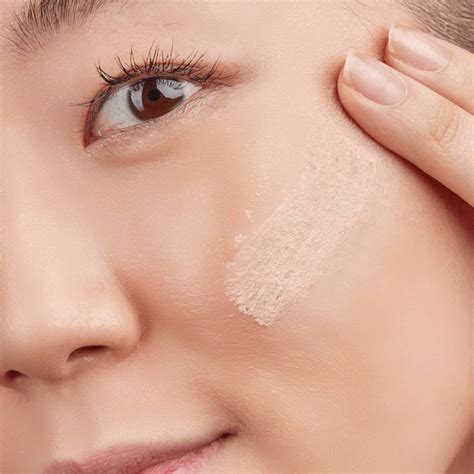 The Key to Flawless Makeup: Our Magical Pore Perfecting Primer